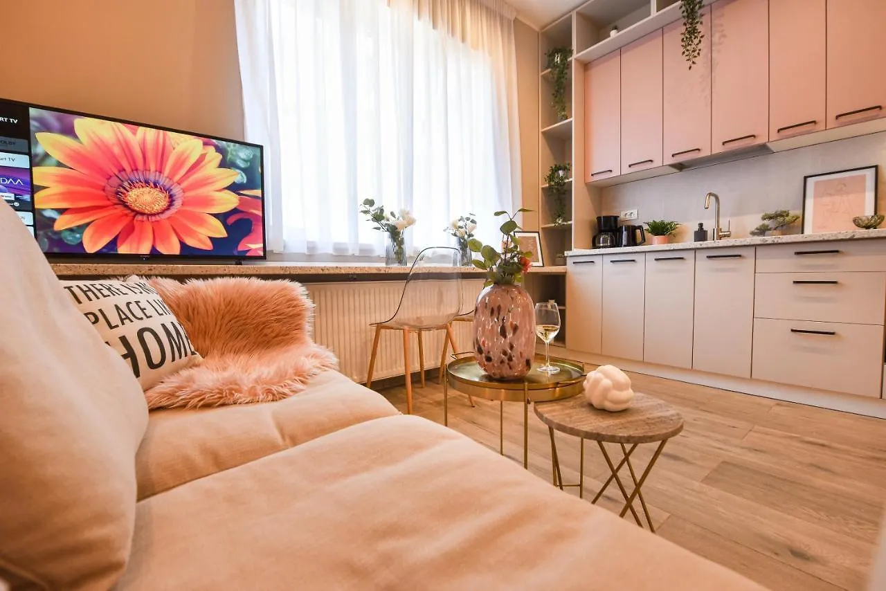 Sweet Blossom - Lovely 1Br Apt In The City Center 布加勒斯特 0*,  罗马尼亚