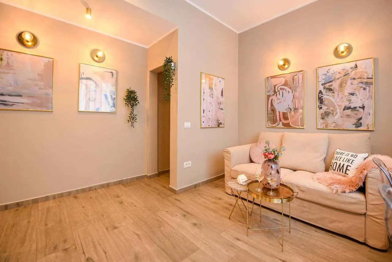 Apartment Sweet Blossom - Lovely 1Br Apt In The City Center Bucharest