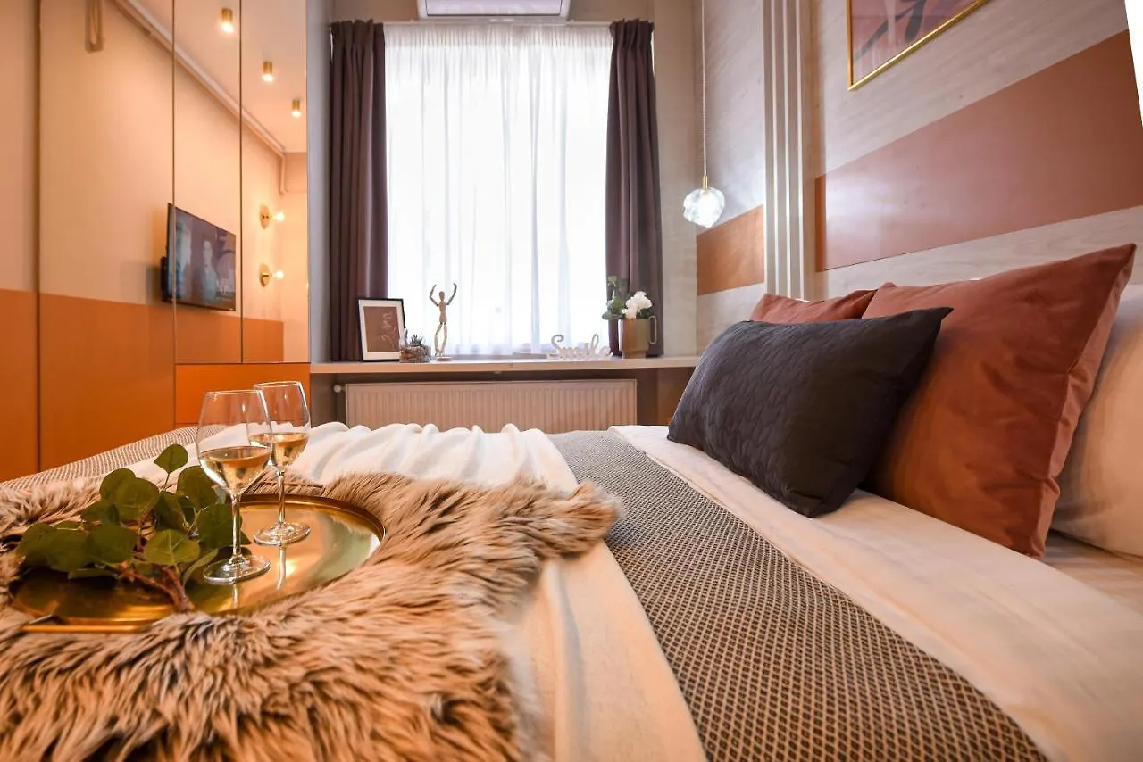 Apartment Sweet Blossom - Lovely 1Br Apt In The City Center Bucharest
