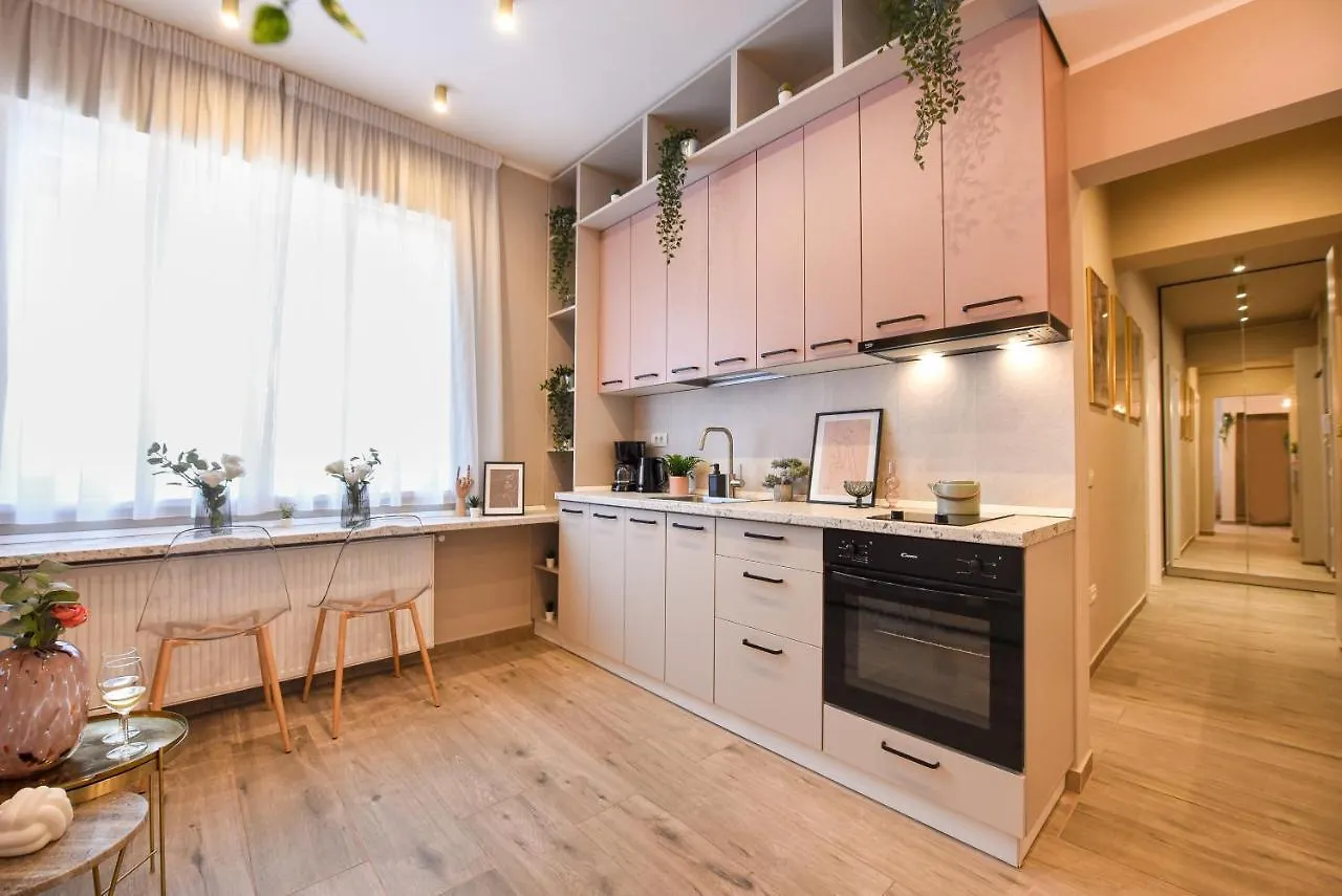 Sweet Blossom - Lovely 1Br Apt In The City Center Bucharest 0*,