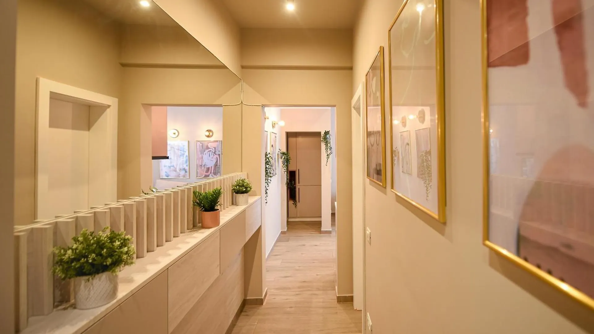 Sweet Blossom - Lovely 1Br Apt In The City Center Bucharest Romania